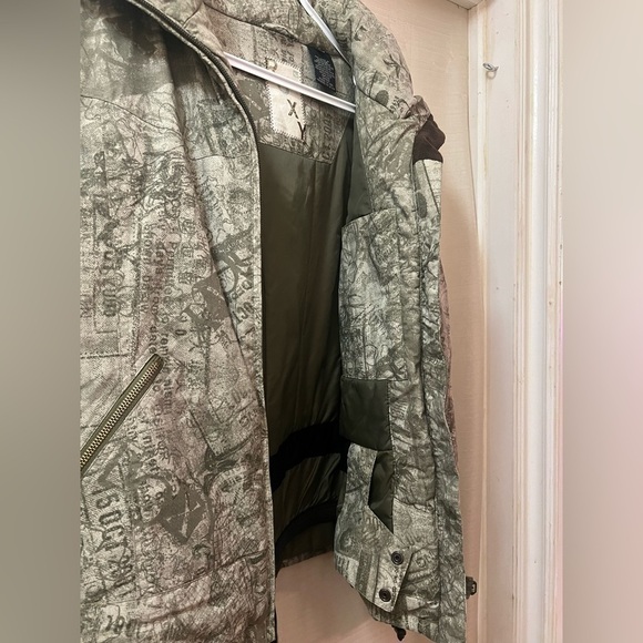 Geeen patterned Roxy winter jacket ladies size medium - Picture 5 of 8